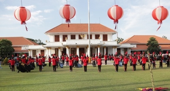 Marshing Band dari Kediri Tampil Memukau di Gedung Grahadi dan Diapresiasi Gubernur