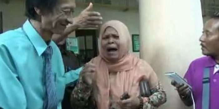 Kalah Sidang Rumah Dilelang, Ibu Ini Menangis Histeris