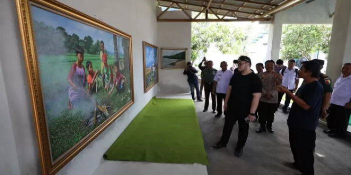 Geliat Seni Lokal di Kediri: Kampung Lukis Ruslan Menarik Perhatian Bupati