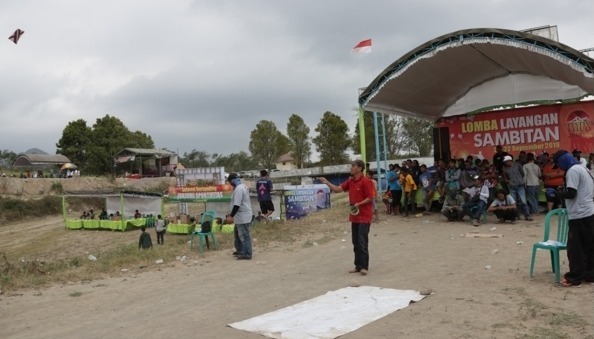 Dinas Pariwisata Tutup Festival Kelud 2019 dengan Lomba Sambitan Layangan