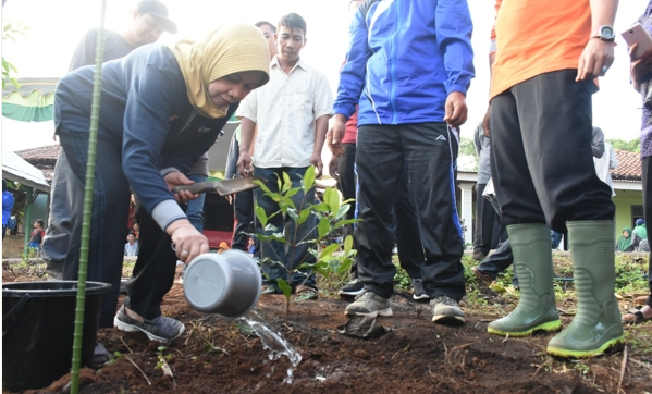 Dinas Pertanian dan Perkebunan Hijaukan Hutan Lindung di Lereng Wilis