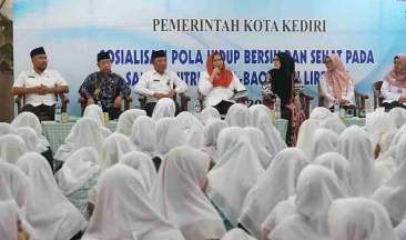 Wali Kota Kediri Beri Arahan dan Sosialisasi Perilaku Hidup Bersih (PHBS) di Pondok Pesantren