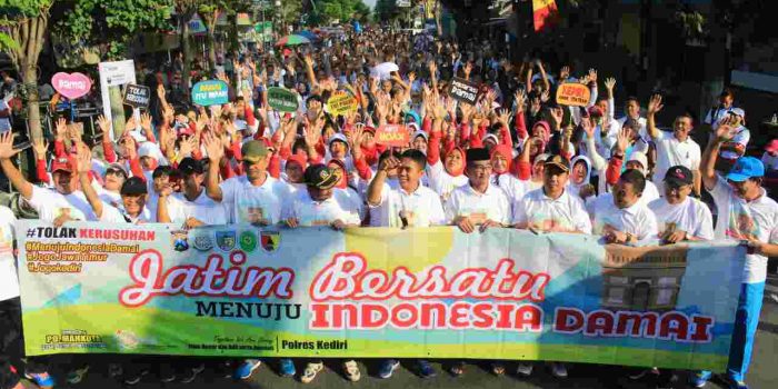 Polres Kediri Olahraga Sambil Deklarasikan Tolak Kerusuhan