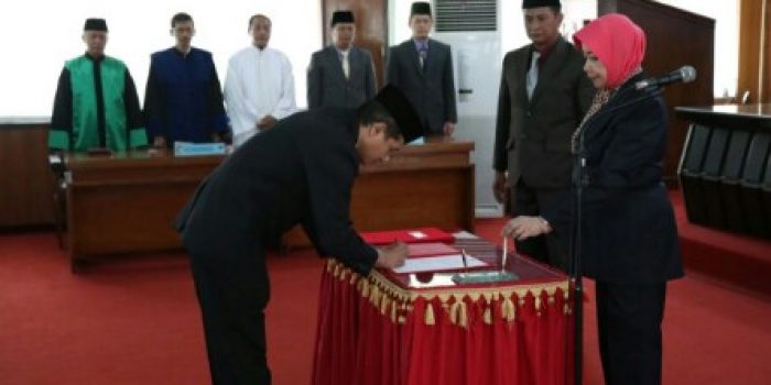 Gerbong Kursi Pemerintahan Kabupaten Kediri Bergerak, Bupati Kediri Lantik 27 Pejabat