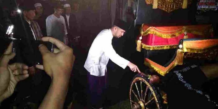 Bupati Trenggalek Menjamas Kereta Purbowaseso Nusantara