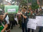 Kader Anshor Disuruh Mundur, Lakukan Aksi Demo Didepan Kantor Panwaslu Kota Kediri