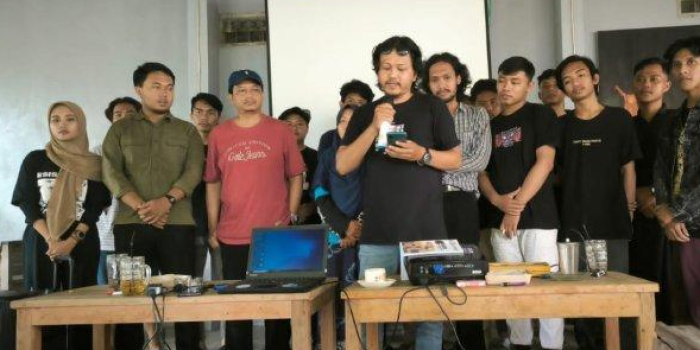 HMI Kediri, AJI, dan Organisasi Mahasiswa Gelar Mimbar Bebas Kontroversial