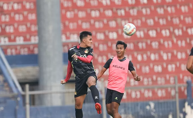 Heboh! Persik Hancurkan PSS, Cetak Gol-gol Gemilang di Markas Lawan!