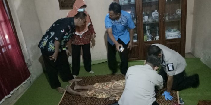 Sakit Komplikasi Tak Kunjung Sembuh, Nenek di Kediri Nekad Gantung Diri