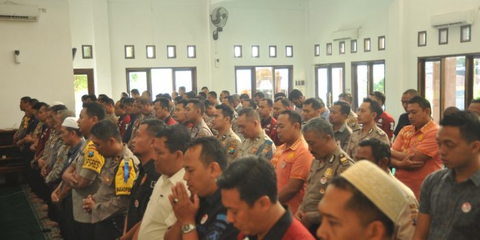 Polres Kediri Lakukan Salat Ghaib Sebagai Bentuk Penghormatan Kepada BJ Habibie