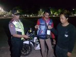 Patroli Cipkon Polsek Gampengrejo Amankan 3 Unit Motor dan Belasan Botol Miras