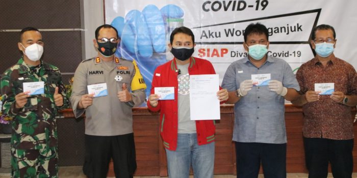 Bupati Novi Disuntik Vaksin Covid- 19 Di RSUD Nganjuk