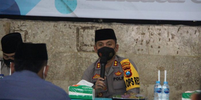 Polres Kediri Kota, Beri Penyuluhan Bahaya Narkoba Kepada Santri