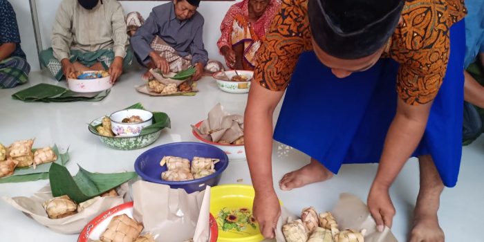 Tradisi Lebaran Ketupat Pererat Tali Silaturohmi