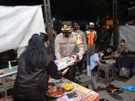 Terdampak PPKM Darurat, Kapolres Kediri Bagikan Ratusan Paket Sembako