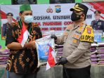 Polres Kediri Kota Kolaborasi Dengan HMI Distribusikan Bansos