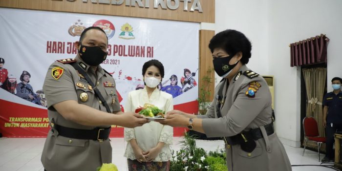 HUT Ke-73 Polwan, Polres Kediri Kota Gelar Syukuran Potong Tumpeng