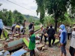 Polsek Ngluyu Bersama Pemdes Lengkong Lor Bangun Tugu Icon Ayam Jantan