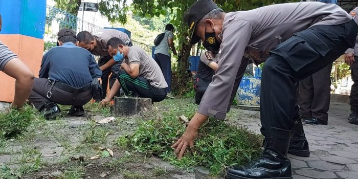 Rangkaian HUT Satpam ke-41, Sat Binmas Polres Kediri Kota Kerja Bakti