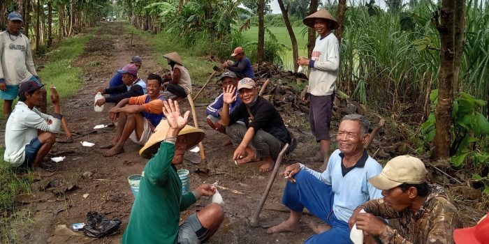 PJ Kades Rowomarto Apresiasi Kegiatan Kerja Bhakti Serentak