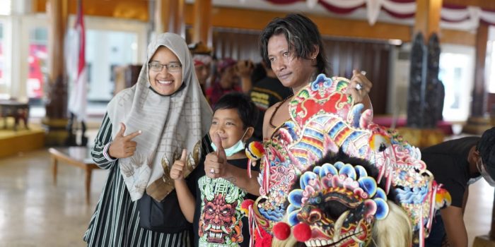 Tampil di Pagelaran Seni Budaya Menjeng Kimhoa: Terimakasih Mas Bupati Kediri