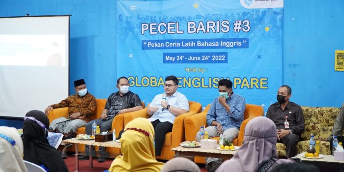 Mas Dhito: PKL Pinter Bahasa Inggris, Wisatawan Akan Berdatangan