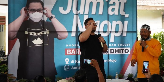 Reaksi Mas Dhito, Usai Minum Jamu di Agenda Jumat Ngopi di Kecamatan Mojo