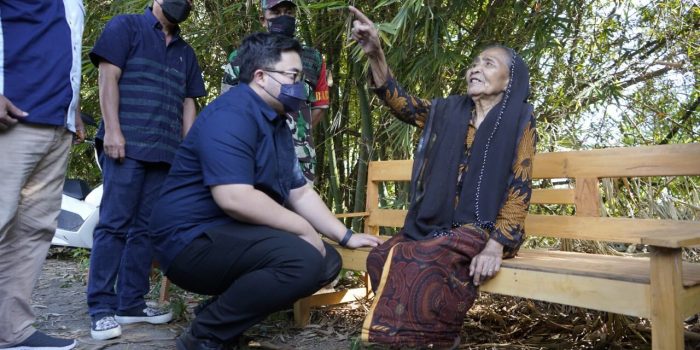 Disungkemi Mas Dhito, Mata Mbah Simpen Berkaca-kaca