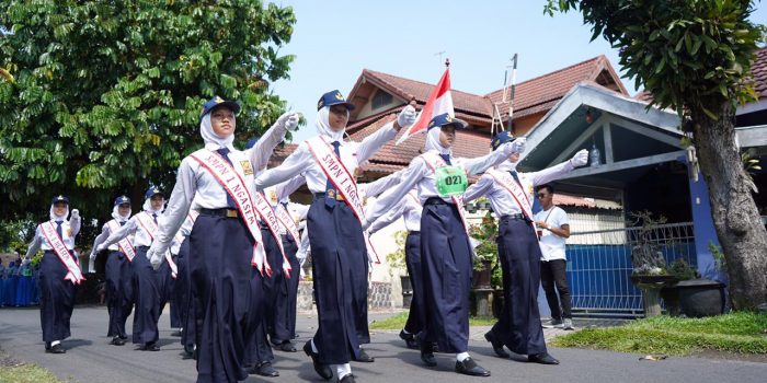 Gelar Gerak Jalan, Bupati Kediri: Guna Bangkitkan Soft Skill Siswa