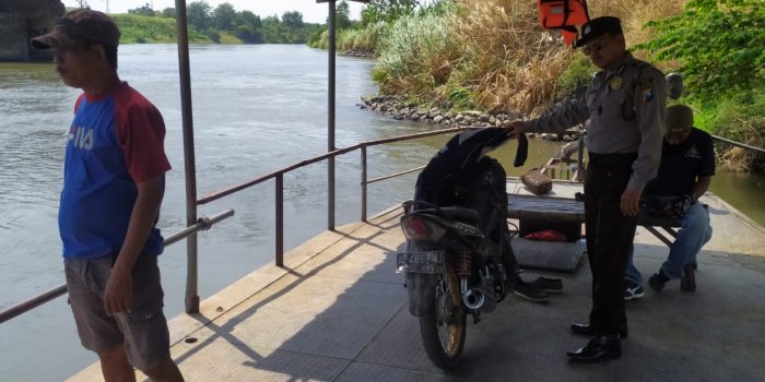 Benahi Tali Pengikat, Tukang Perahu Penyeberangan Asal Nganjuk Tenggelam di Sungai Brantas