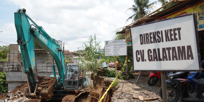 Bupati Minta Pembangunan Jembatan Ngadi Terus Dievaluasi