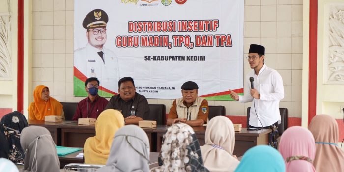 Bupati Kediri Kembali Salurkan Insentif Bagi Guru Ngaji