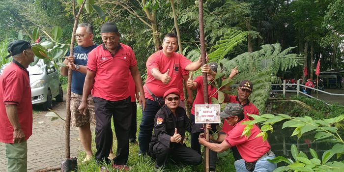 Lakukan Penghijauan, PDI Perjuangan Kab Kediri Bersama ARPL Tanam 500 Pohon