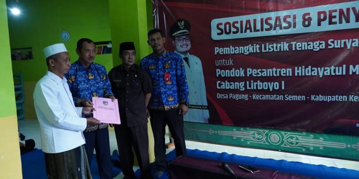 Pemkab Kediri Serahkan PLTS ke Ponpes Hidayatul Mubtadien Lirboyo Pagung