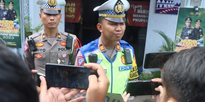 Ini Cara Polres Kediri Kota Urai Kemacetan di Pertigaan Jetis