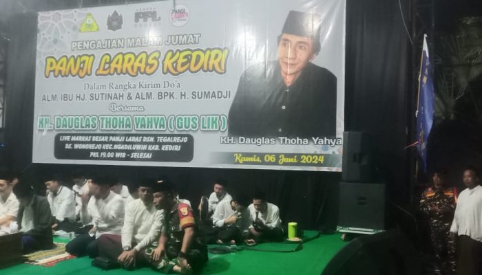 Kirim Doa Untuk Almarhum Ibunda Dan Ayahanda, Haris Panji Laras Kediri Hadirkan Pengajian Malam Jumat Gus Lik