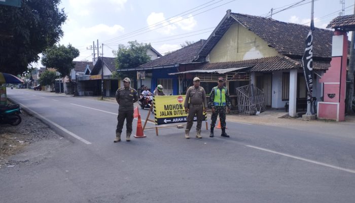 Satpol PP Kabupaten Kediri Terjunkan Puluhan Personil Ikut Amankan Haul Eksklusive Ke 32 Gus Miek Dan Haul Ke 5 Nyai Hj Lilik Suyati