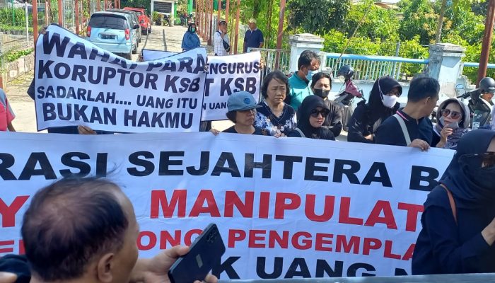 5000 Nasabah Koperasi Sejahtera Bersama Geruduk Kantor Dinas Koperasi Kota Kediri