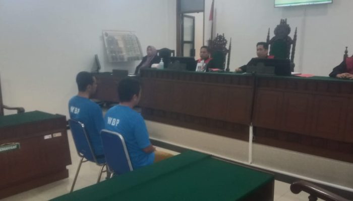 Kasus Kredit Fiktif Libatkan Karyawan PT Otto Summit Finance Kediri  JPU Tuntut Karyawannya Dicky Ronaldo 1,6 Tahun dan Heri Setiawan 2 Tahun Penjara