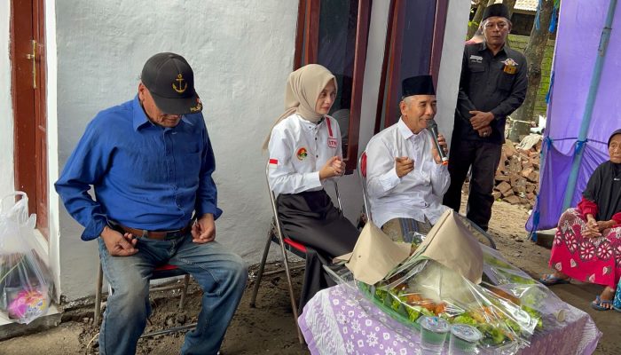 Menuju Kediri MAPAN Bedah Rumah Selesai, Ketua RSTN Kota Kediri Vinanda Prameswati Serahkan Kunci Rumah Baru Rohman