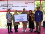 Bank Jatim Serahkan CSR 11 Unit Pujasera PKL