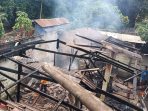 Gudang Kayu Terbakar Diduga Konslenting Listrik, Begini Upaya Polsek Kandat Padamkan Kebakaran