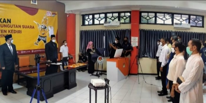KPU Kab Kediri, Resmi Melantikan PPS 26 Kecamatan dengan Menggunakan Daring
