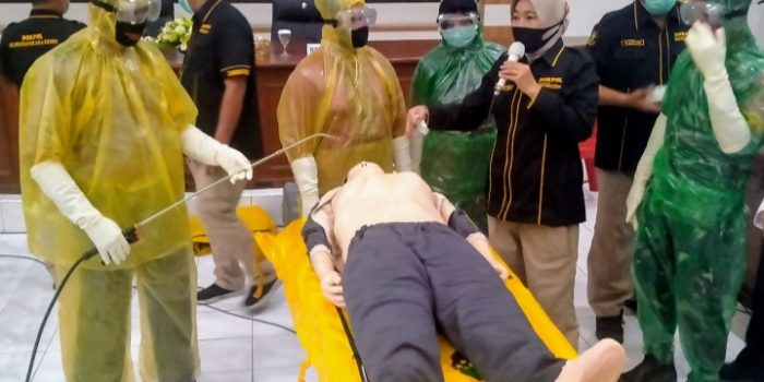 Polres Kediri Kota, Beri Pelatihan Pemulasara’an Jenasah Masa Pandemi Covid- 19