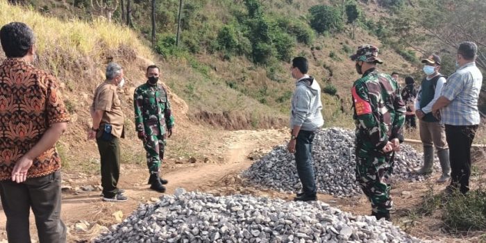 Dandim 0809/Kediri Bersama Asper Perhutani Tinjau Lokasi Sasaran TMMD