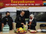 HUT Humas Polri ke 70, Polres Kediri Potong Tumpeng Bersama Perwakilan Wartawan