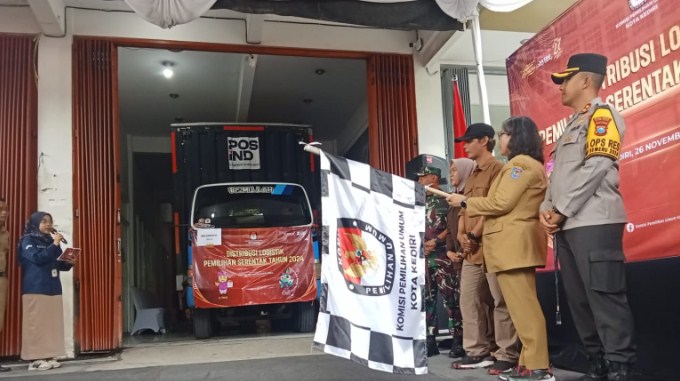 KPU Kota Kediri Distribusikan  Logistik Pemilu 2024 ke 46 Kelurahan