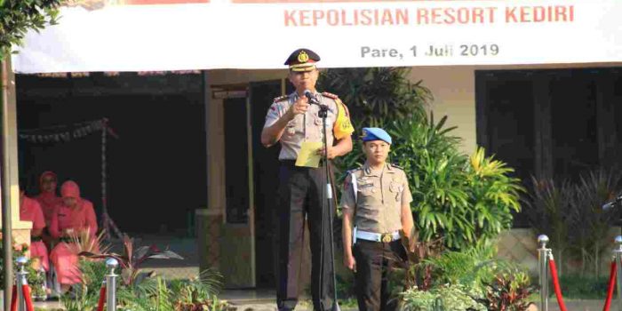 HUT Bhayangkara ke 73, 72 Anggota Polres Kediri Naik Pangkat