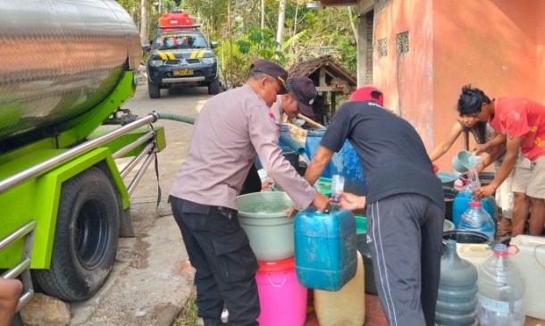 Kekeringan di Trenggalek Meluas Meski Hujan Turun, BPBD Terus Berikan Bantuan