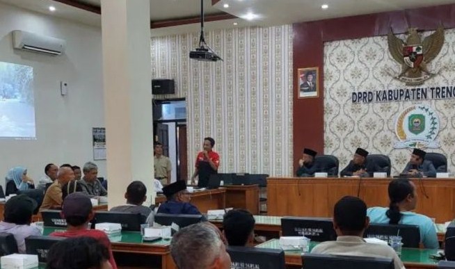 Ketua DPRD Trenggalek Terima Audensi dengan Warga Desa Ngares Yang Terdampak banjir